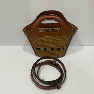 Meet your Posher, Luciana